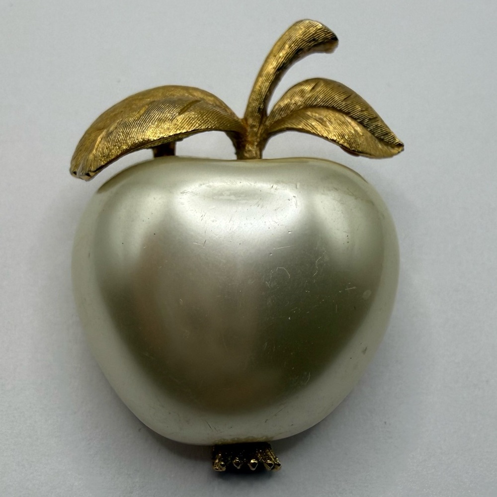 Vintage JJ Apple Brooch Gold Tone Pearlized Fruit Pin Jonette Jewelry Signed